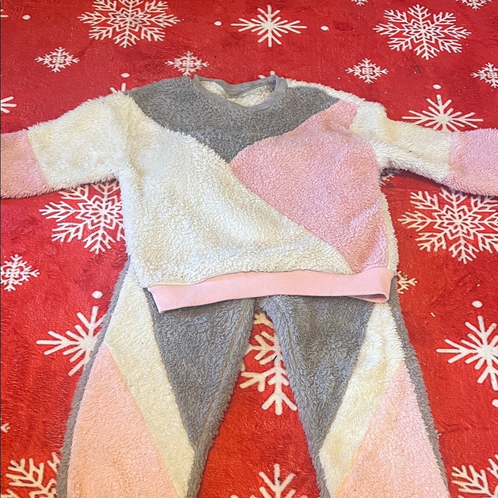 SHEIN Light Gray and pink sherpa sweatsuit